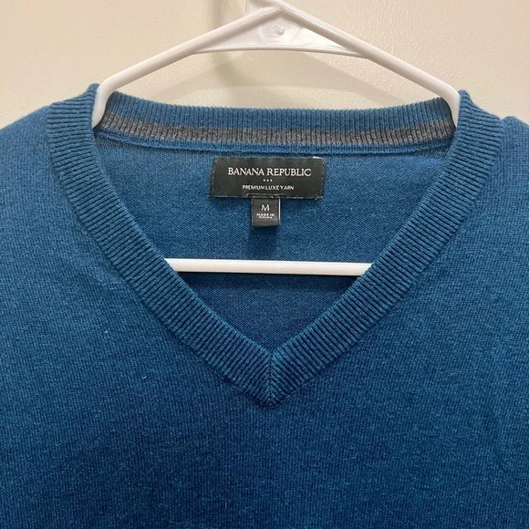 Men’s Banana Republic Blue Premium Luxe Yarn Sweater - Picture 2 of 6